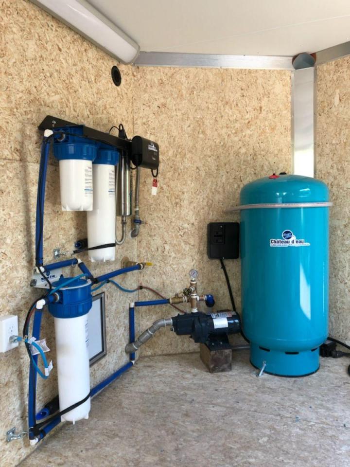 Des techniciens installateurs de nouvelles pompes d’eau à votre service.